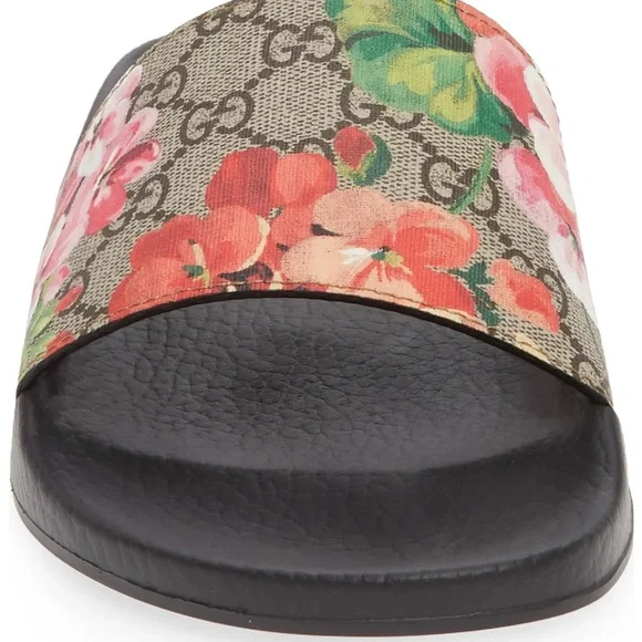 Pursuit Slide Sandal
GUCCI - Picture 10 of 14